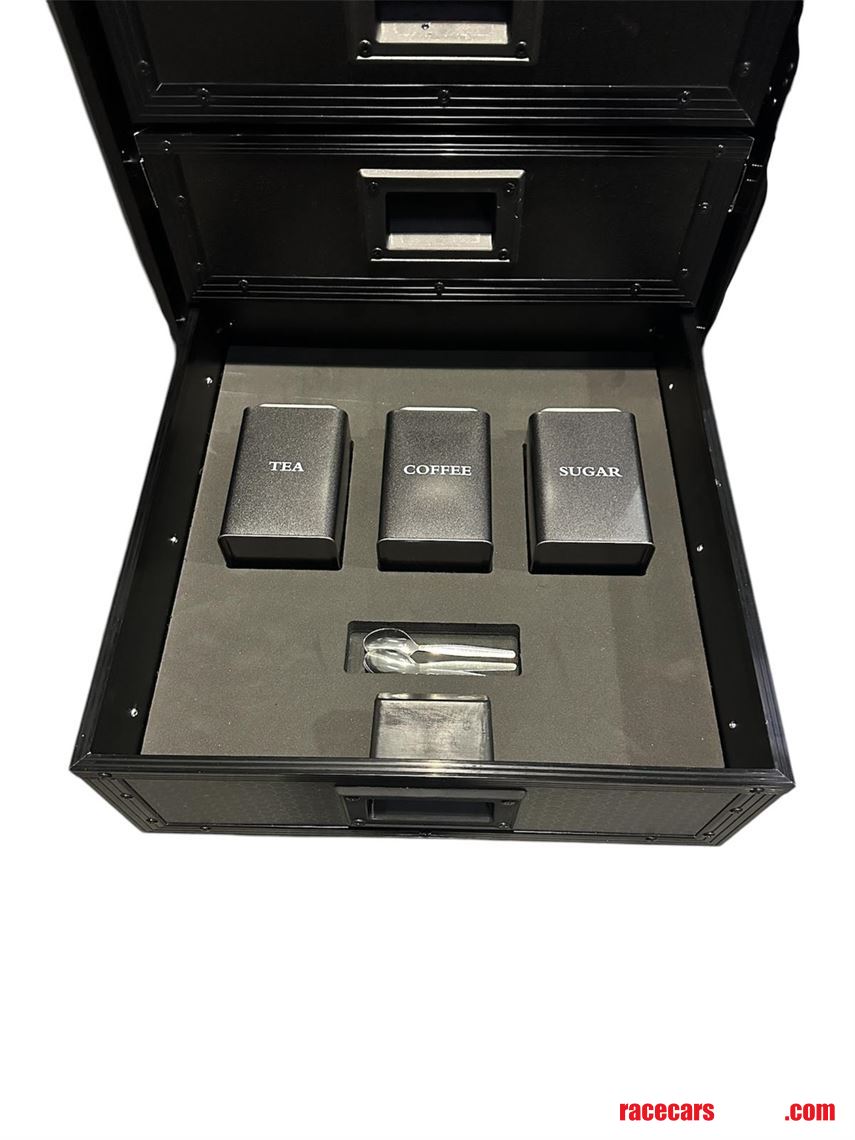 hospitality-flight-case-all-black-theme