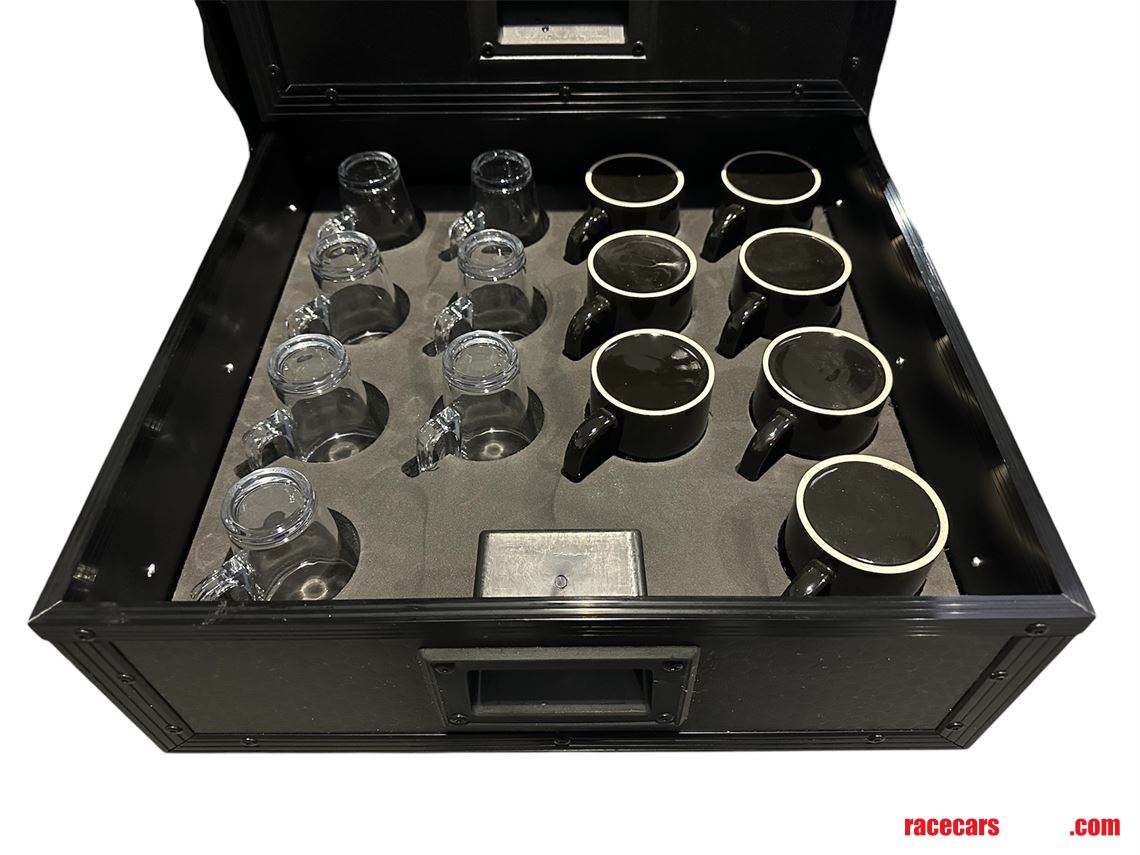 hospitality-flight-case-all-black-theme