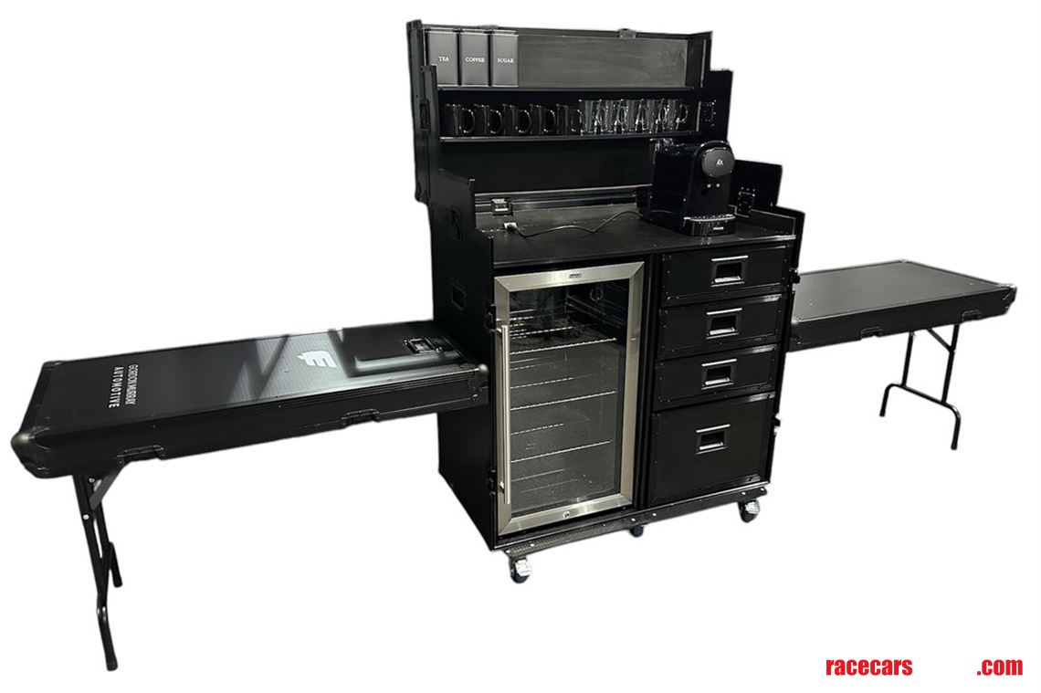 hospitality-flight-case-all-black-theme