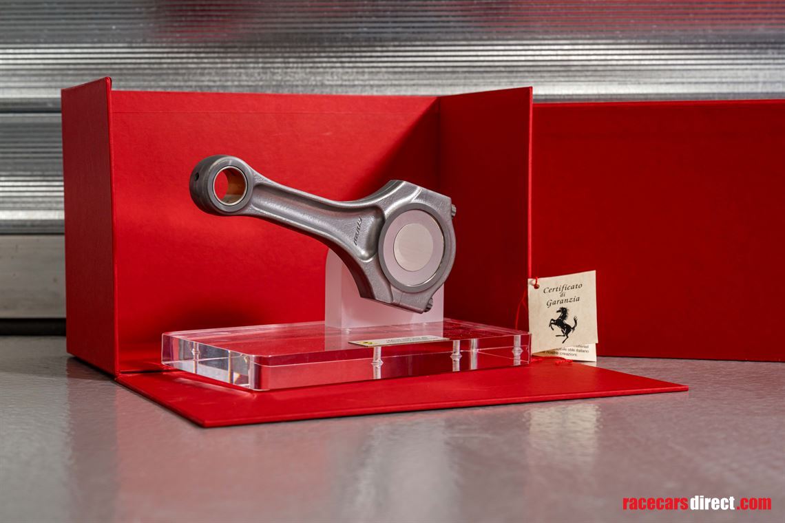 ferrari-con-rod-display