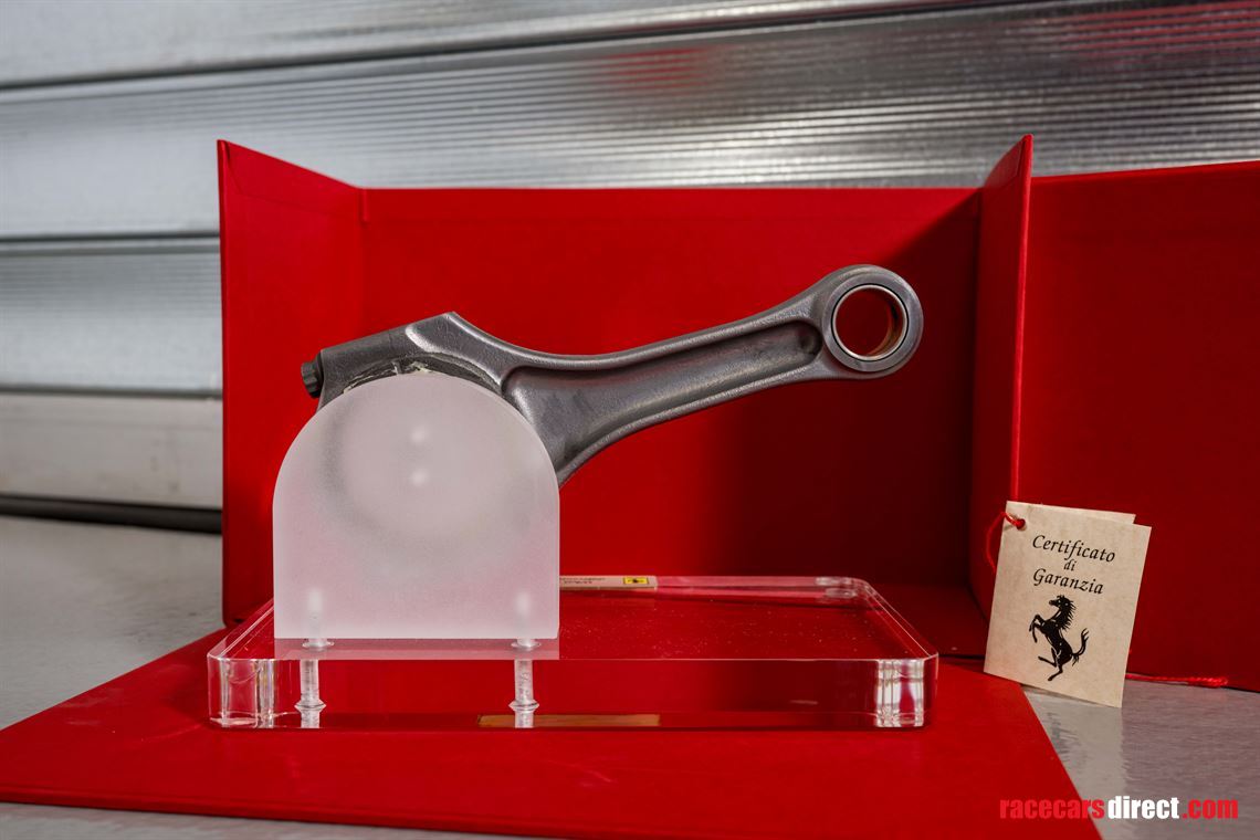ferrari-con-rod-display