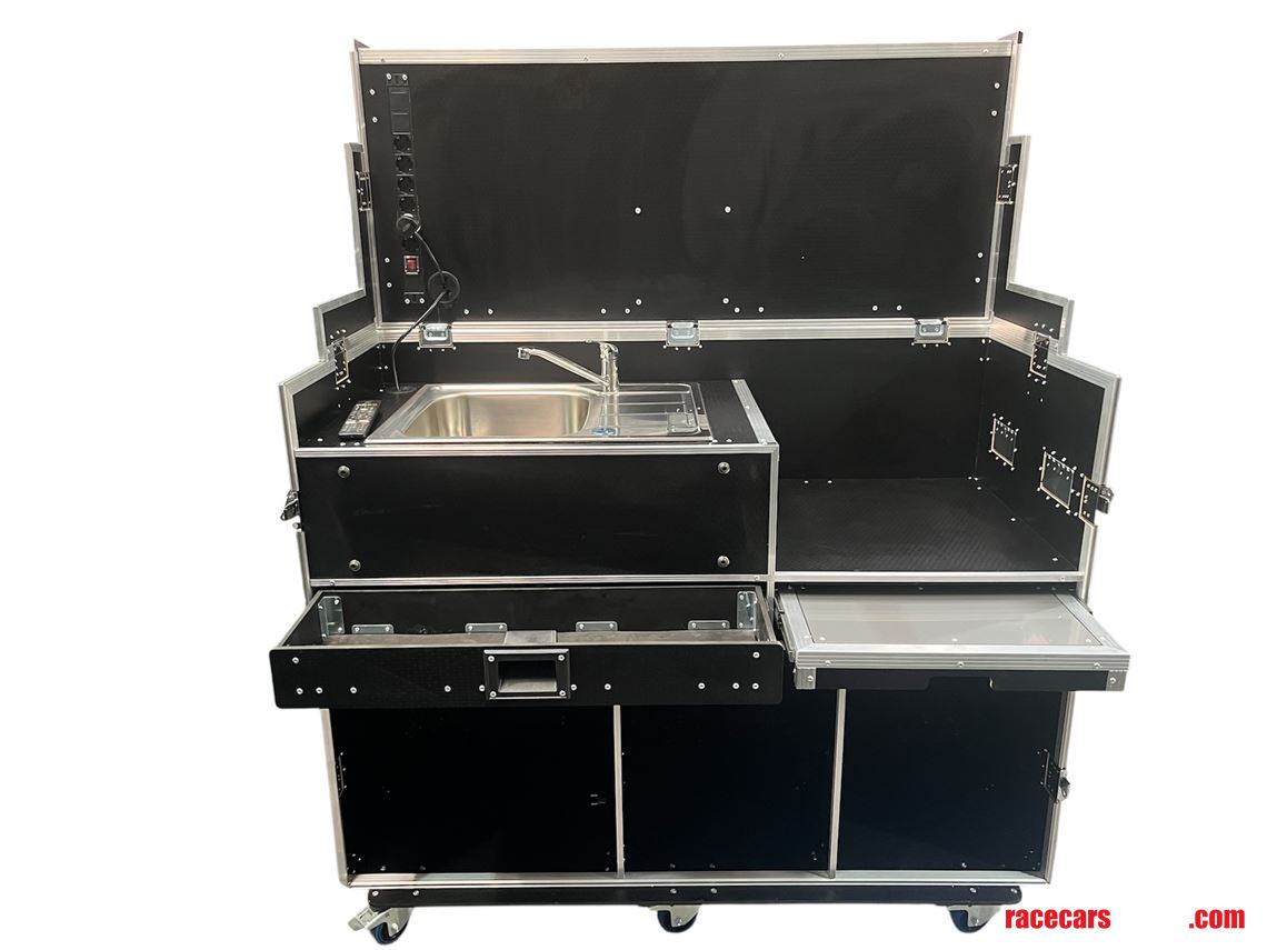hospitality-flight-case-with-sink-40-smart-tv