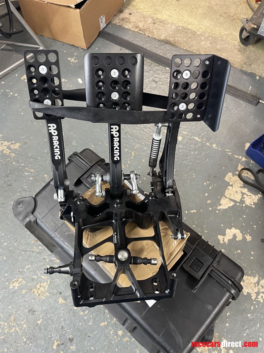 carbon-foot-plate-for-ap-racing-pedal-box