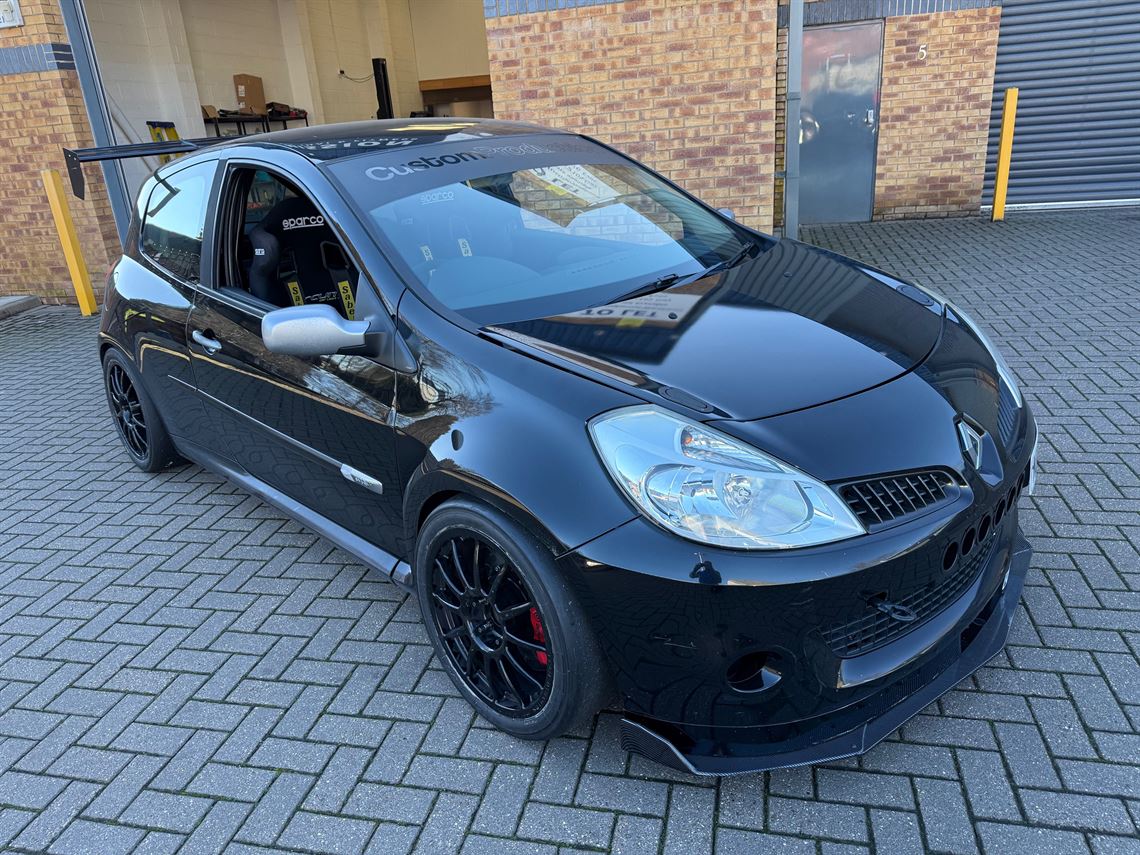 renault-clio-mk3-racetrack-car