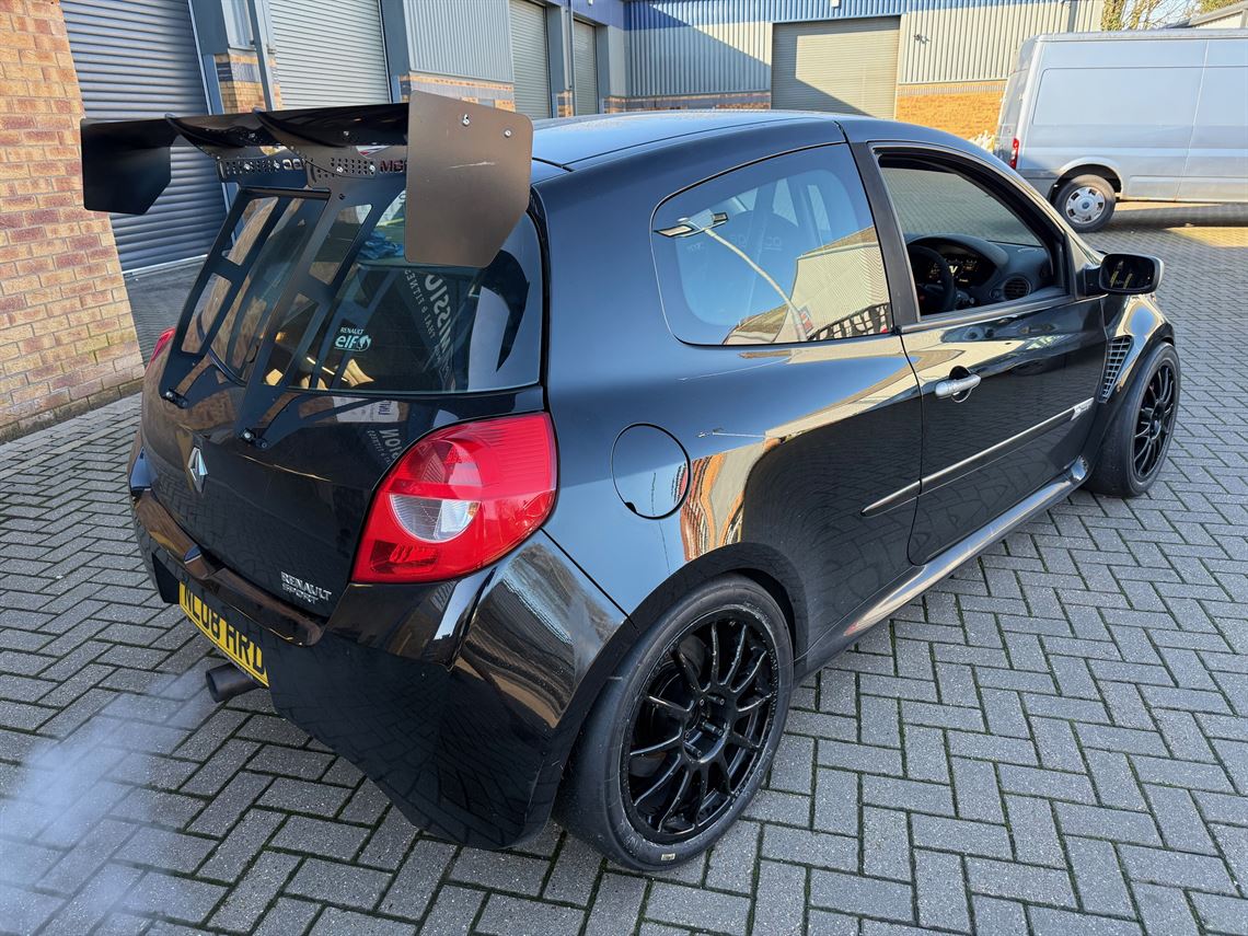 renault-clio-mk3-racetrack-car