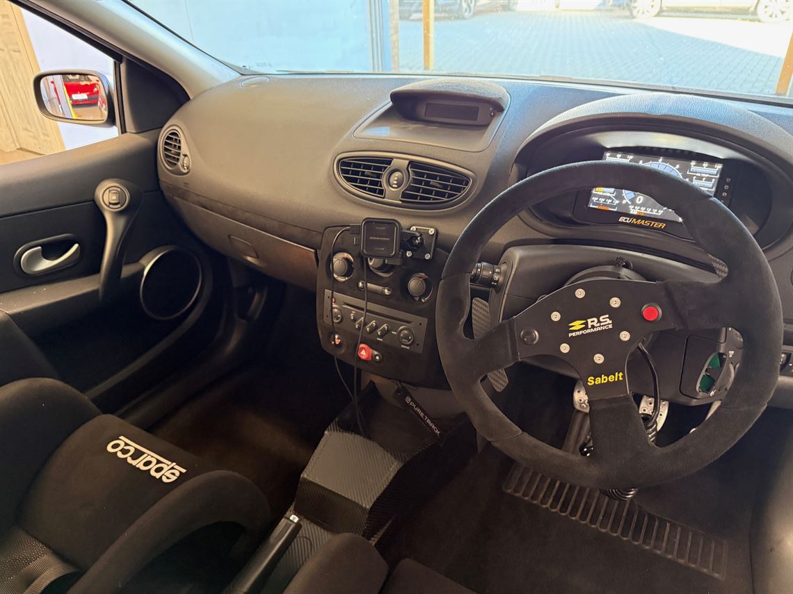 renault-clio-mk3-racetrack-car