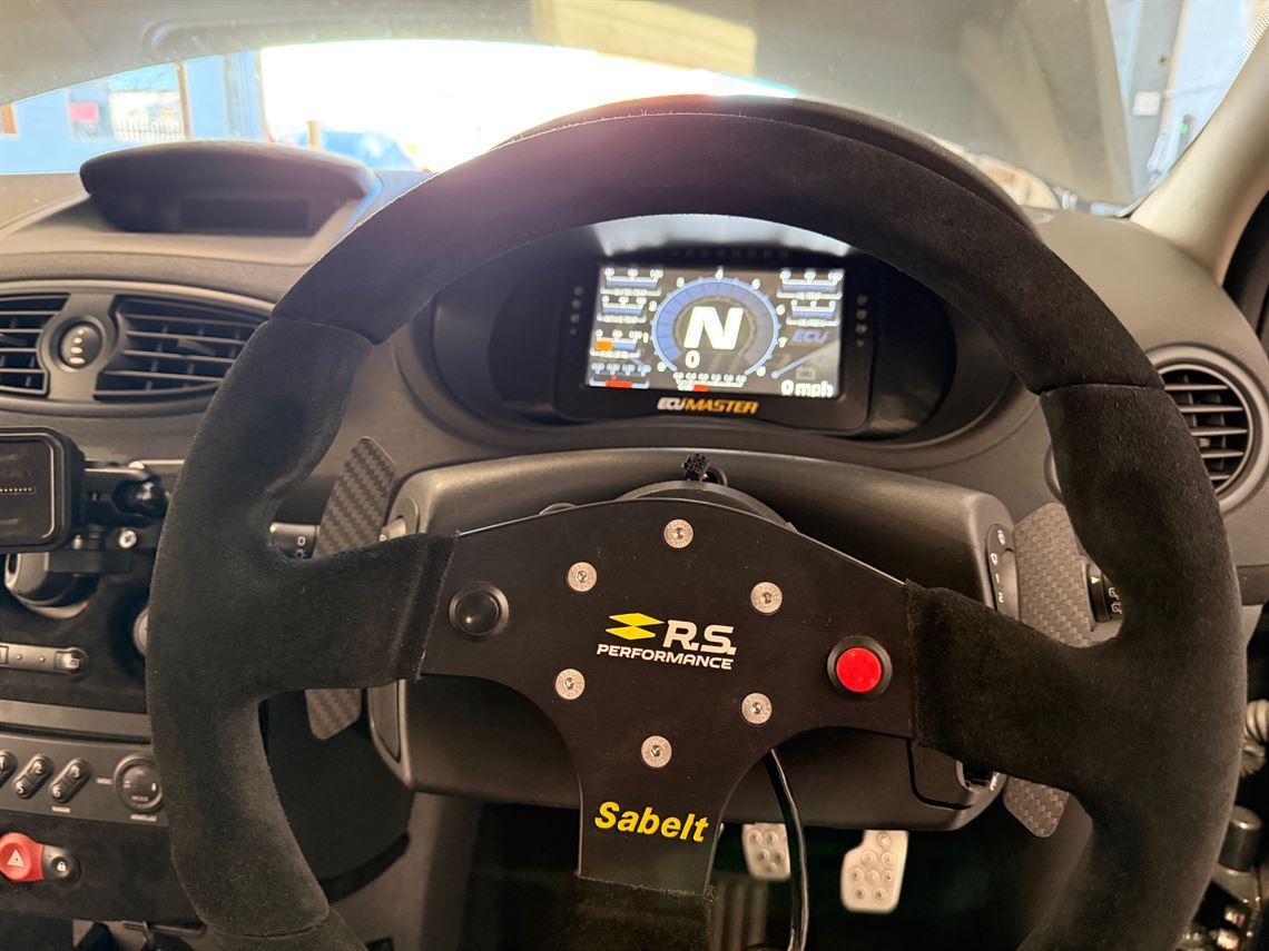 renault-clio-mk3-racetrack-car