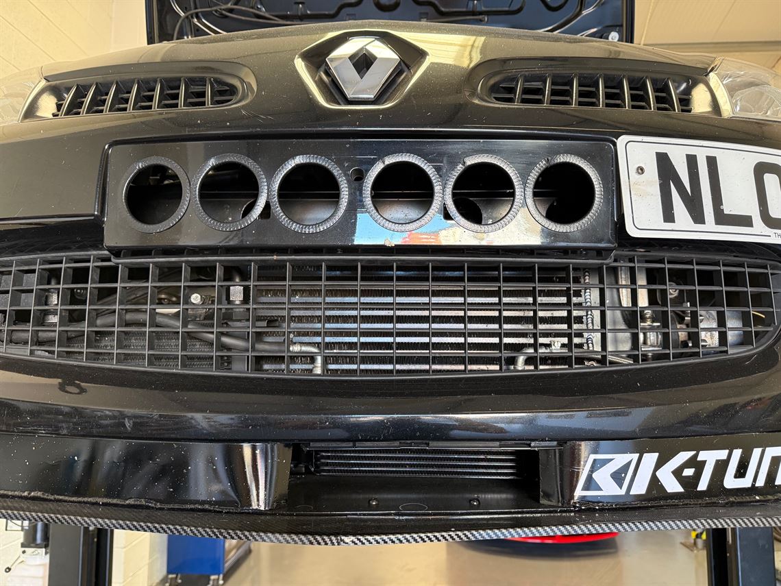 renault-clio-mk3-racetrack-car