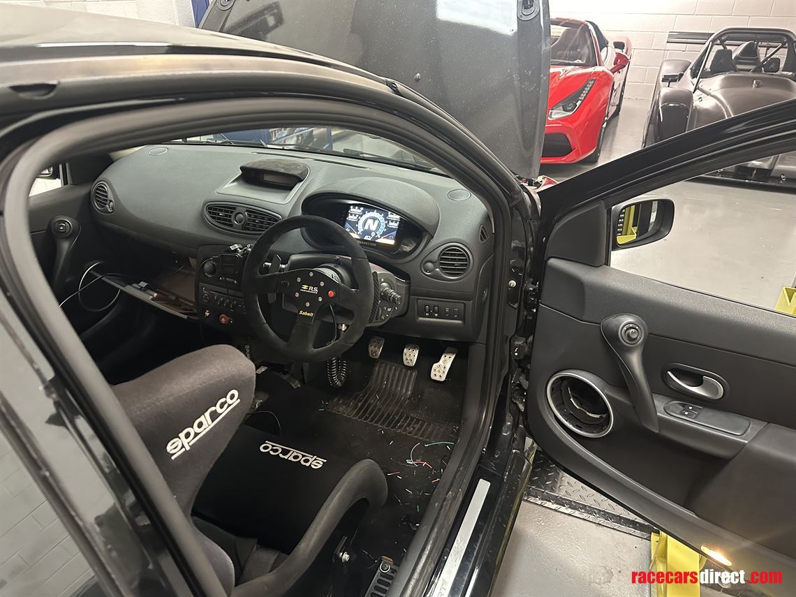 renault-clio-mk3-racetrack-car