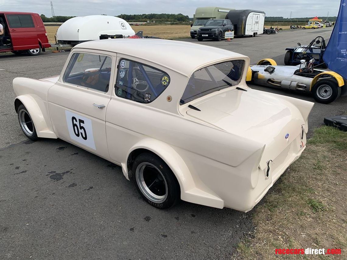 ford-anglia-special-saloon