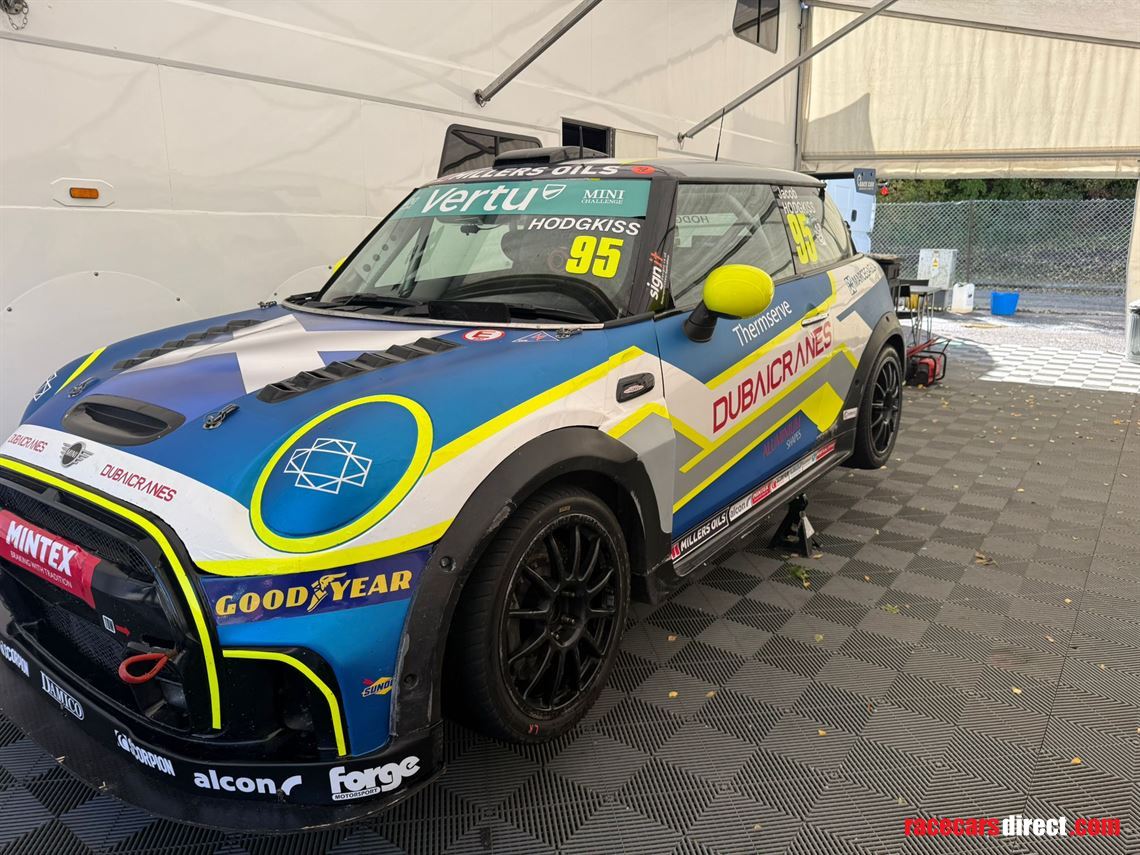 mini-jcw-challenge-car