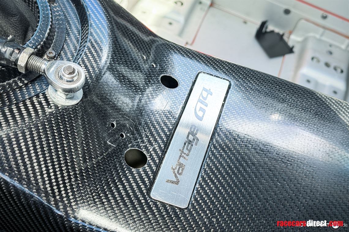 aston-martin-vantage-gt4-2009