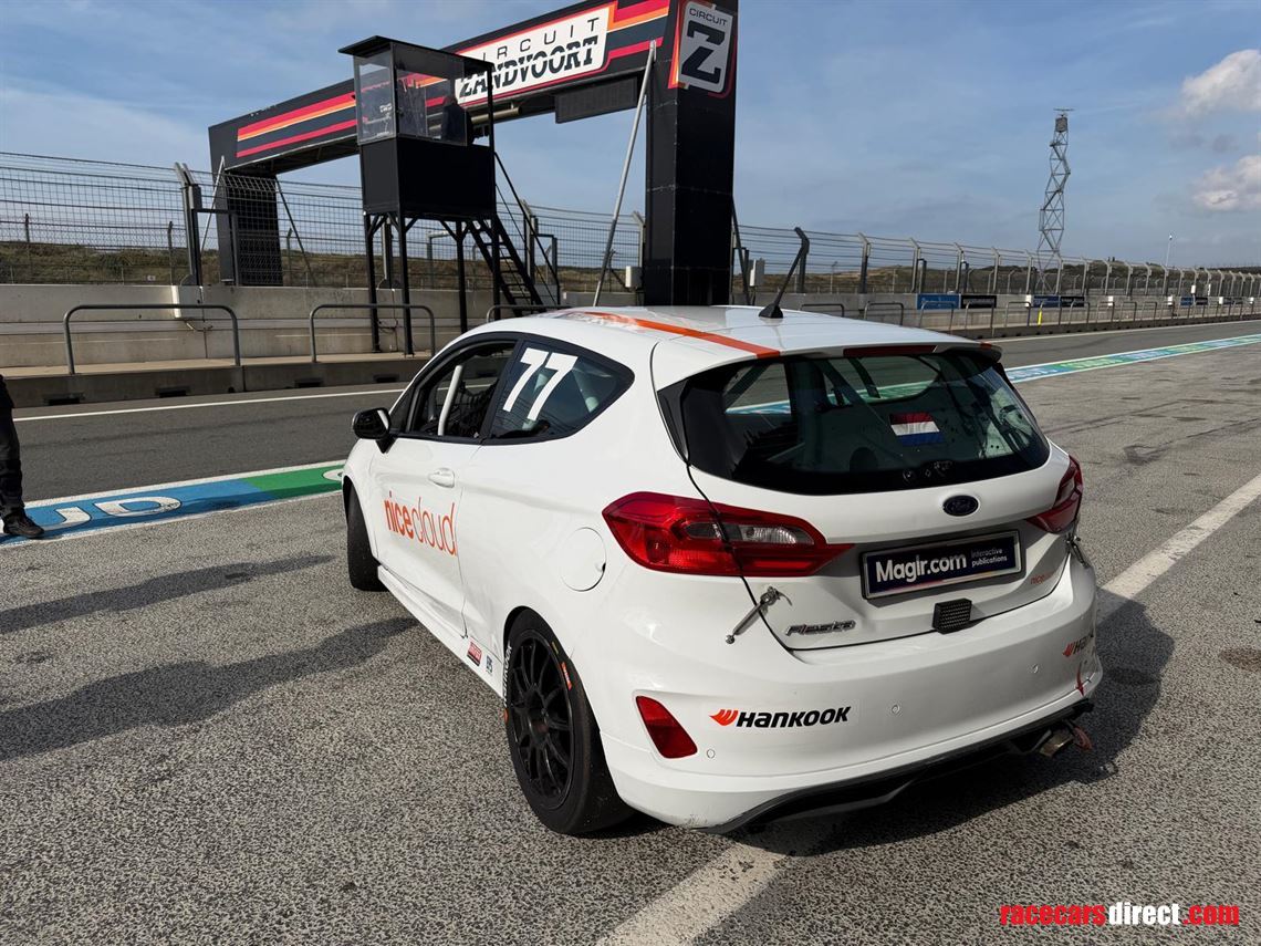 ford-fiesta-sprint-cup-car