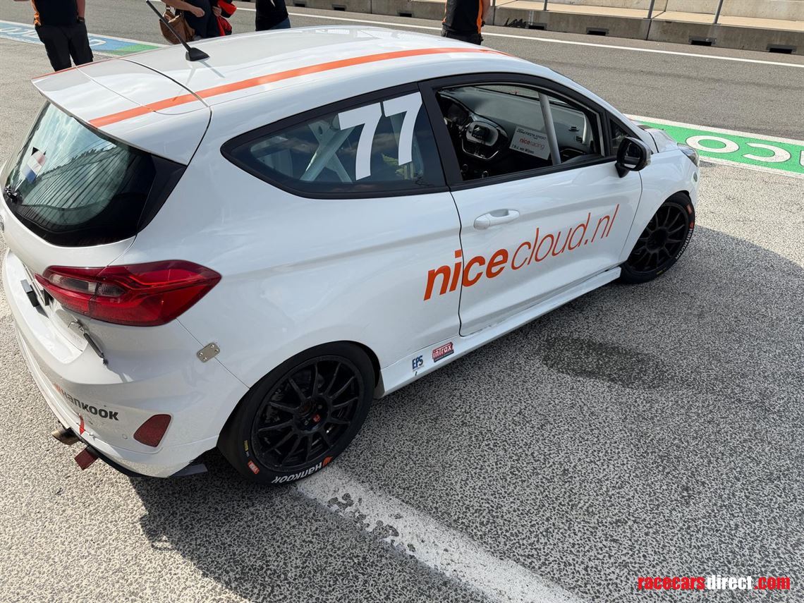 ford-fiesta-sprint-cup-car