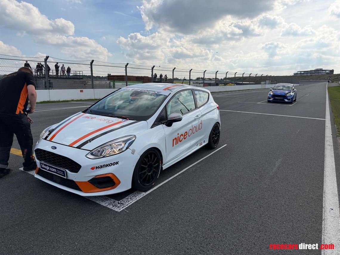 ford-fiesta-sprint-cup-car