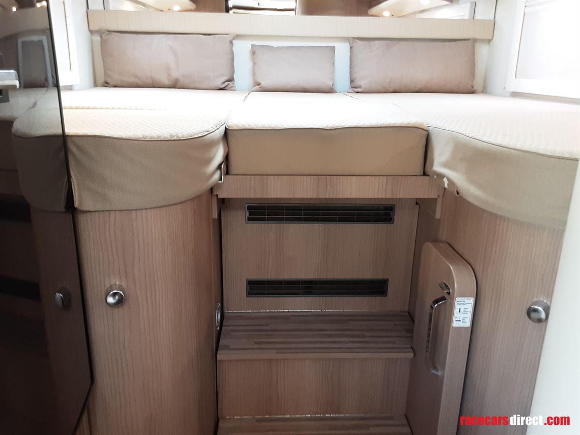 Rear double bed version