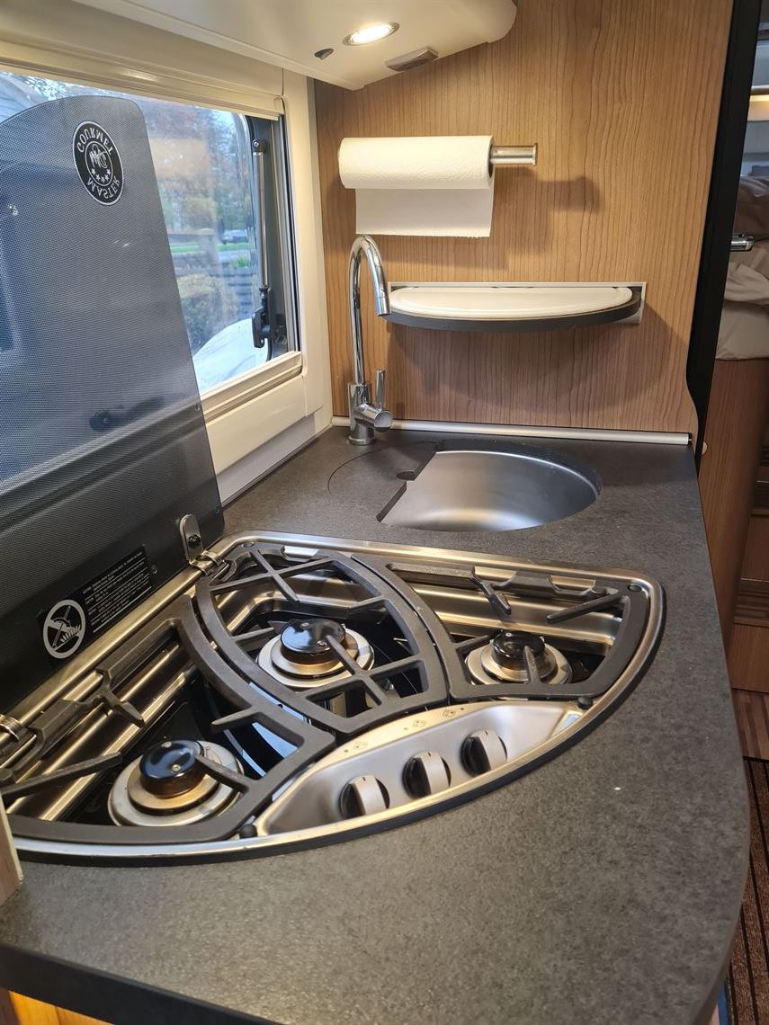 carthago-malibu-i441-2019-tow-bar-awning-240v