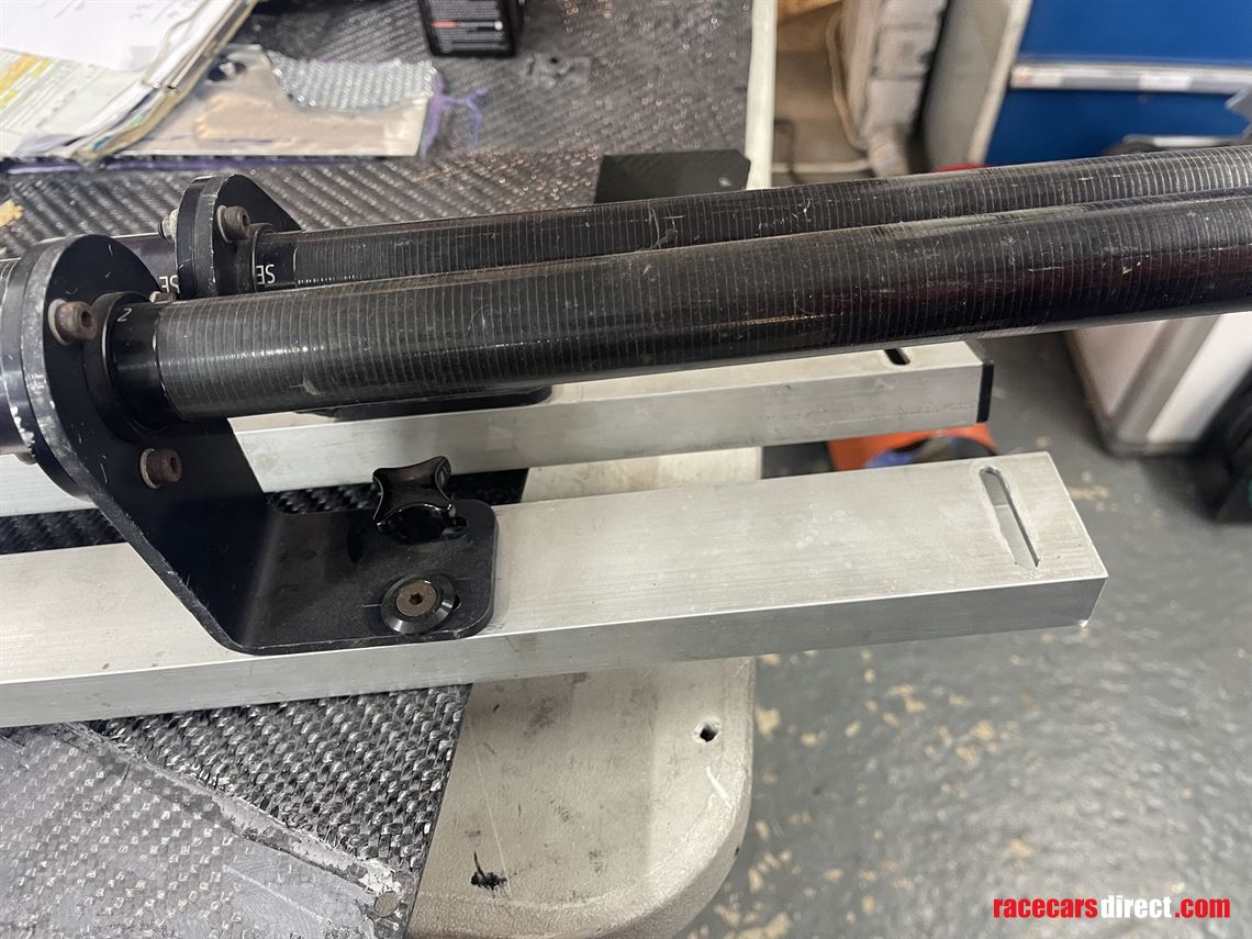 aston-martin-carbon-set-up-bars