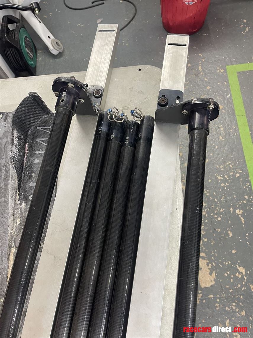 aston-martin-carbon-set-up-bars