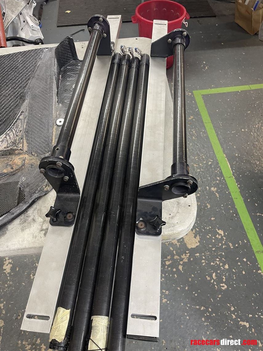 aston-martin-carbon-set-up-bars