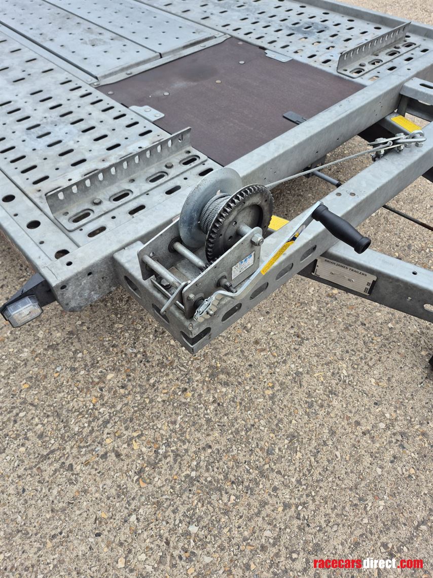 brian-james-c4-blue-trailer-33m-x-17m-20t-gvw