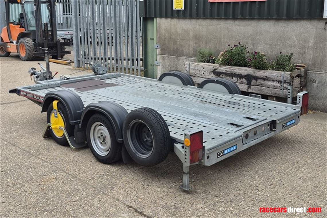 brian-james-c4-blue-trailer-33m-x-17m-20t-gvw