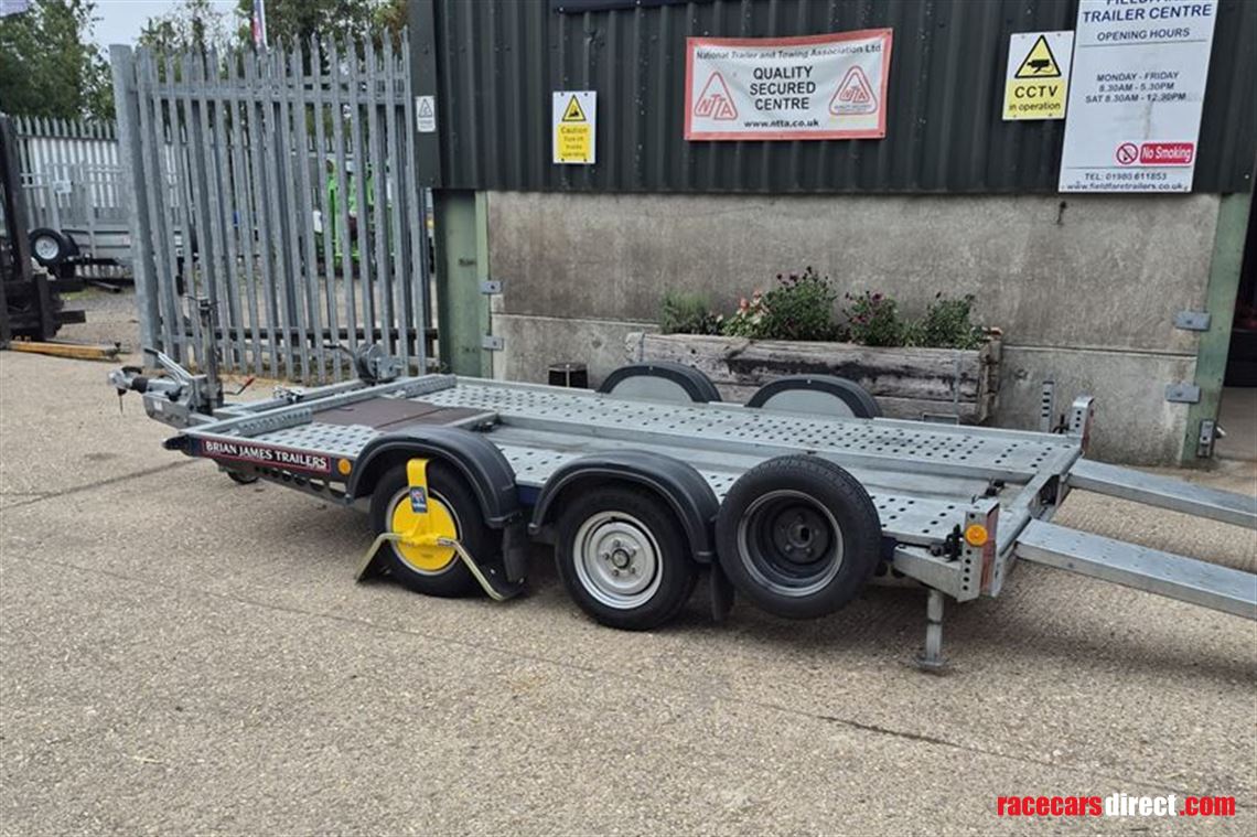 brian-james-c4-blue-trailer-33m-x-17m-20t-gvw