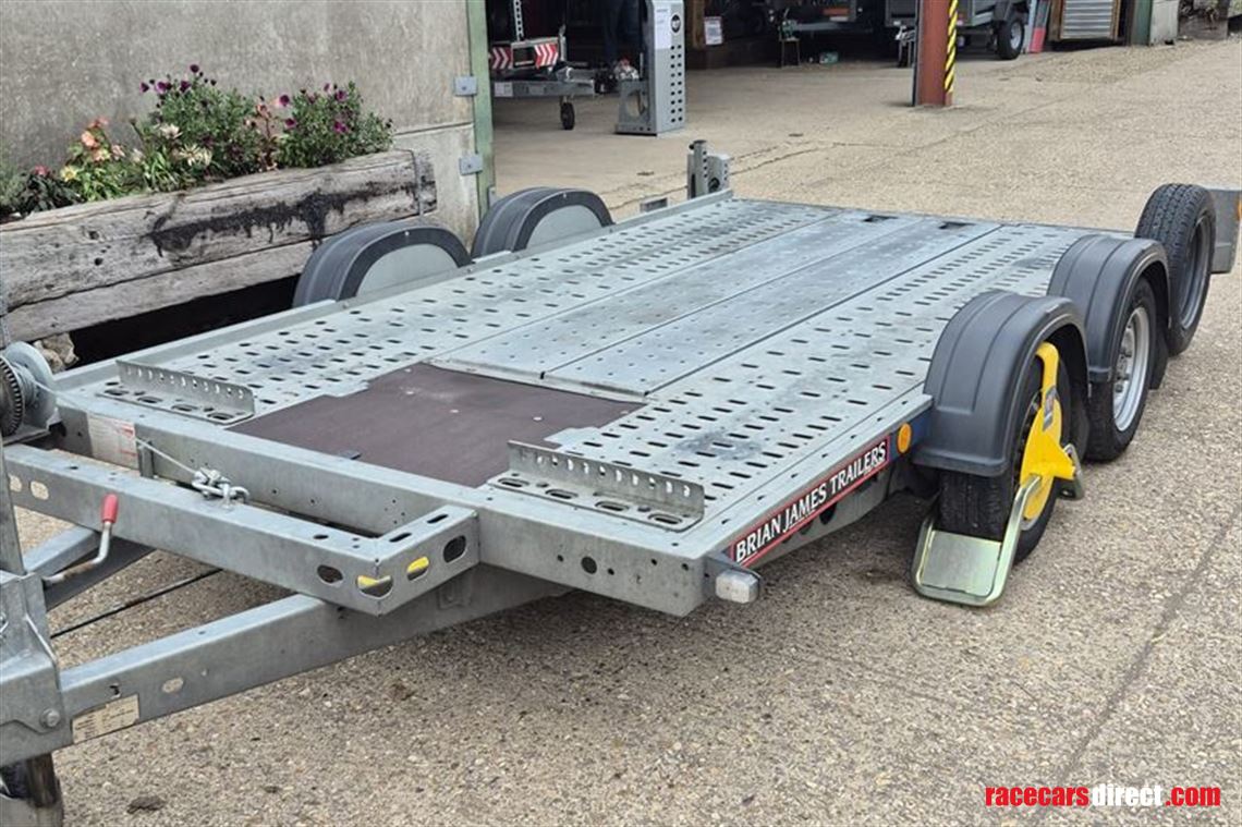 brian-james-c4-blue-trailer-33m-x-17m-20t-gvw