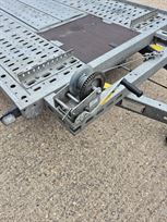 brian-james-c4-blue-trailer-33m-x-17m-20t-gvw