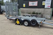 brian-james-c4-blue-trailer-33m-x-17m-20t-gvw