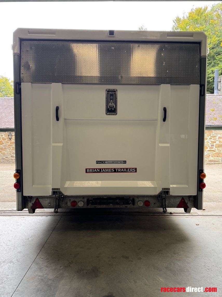 brian-james-race-transporter-4