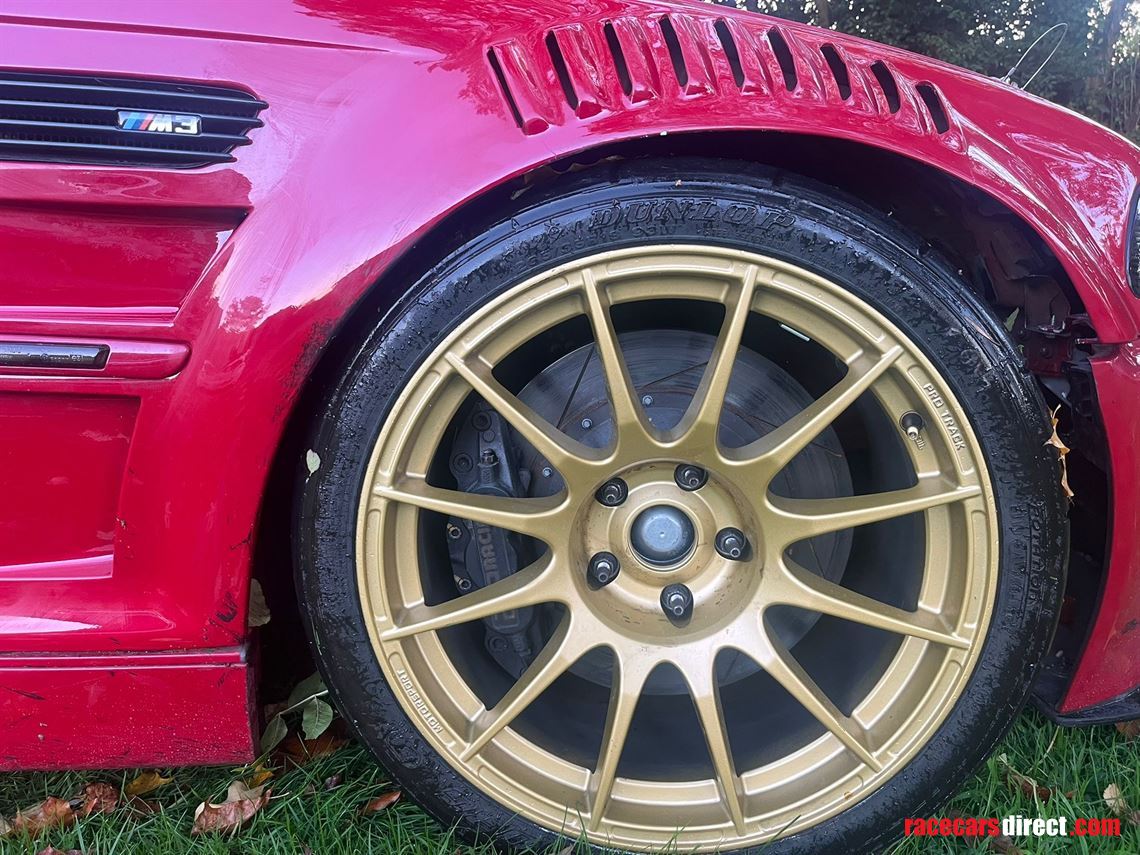 e46-m3-racetrack-car