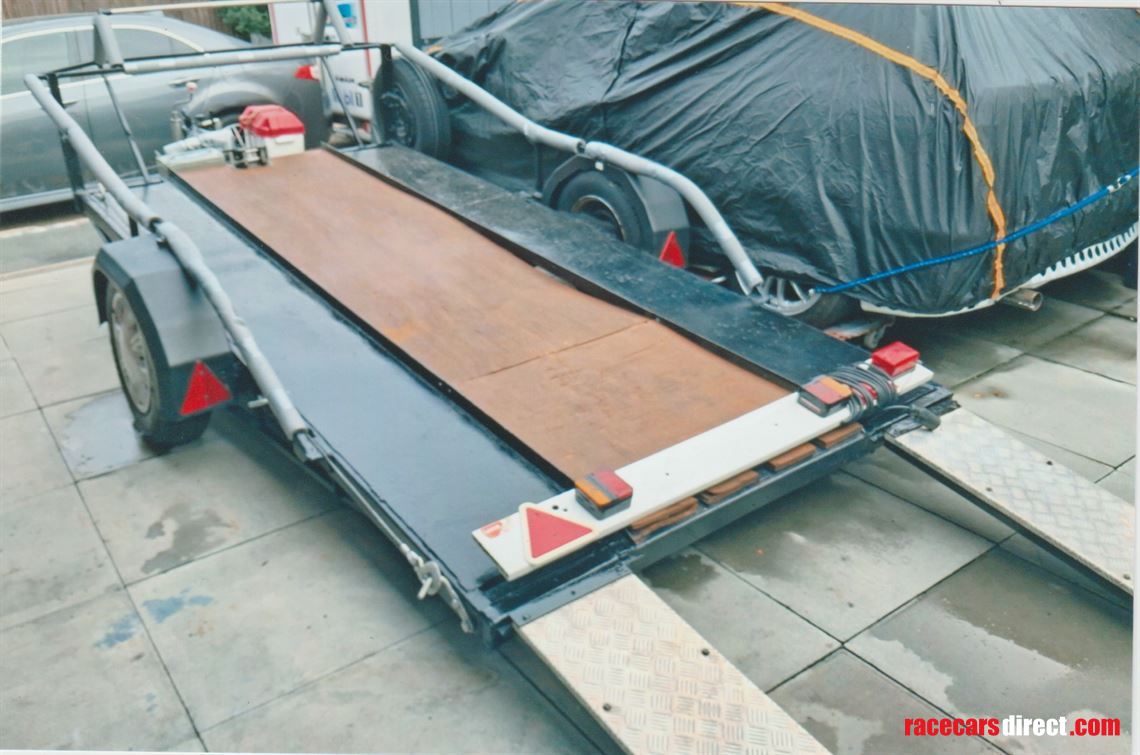 small-light-race-car-trailer