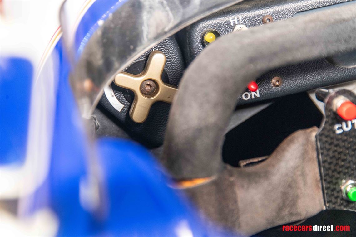 sold-f1-williams-fw1819-works-show-car