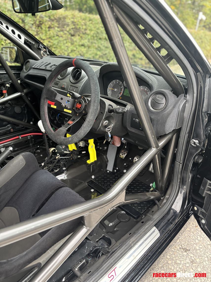 ford-fiesta-st150-race-car-st-challenge