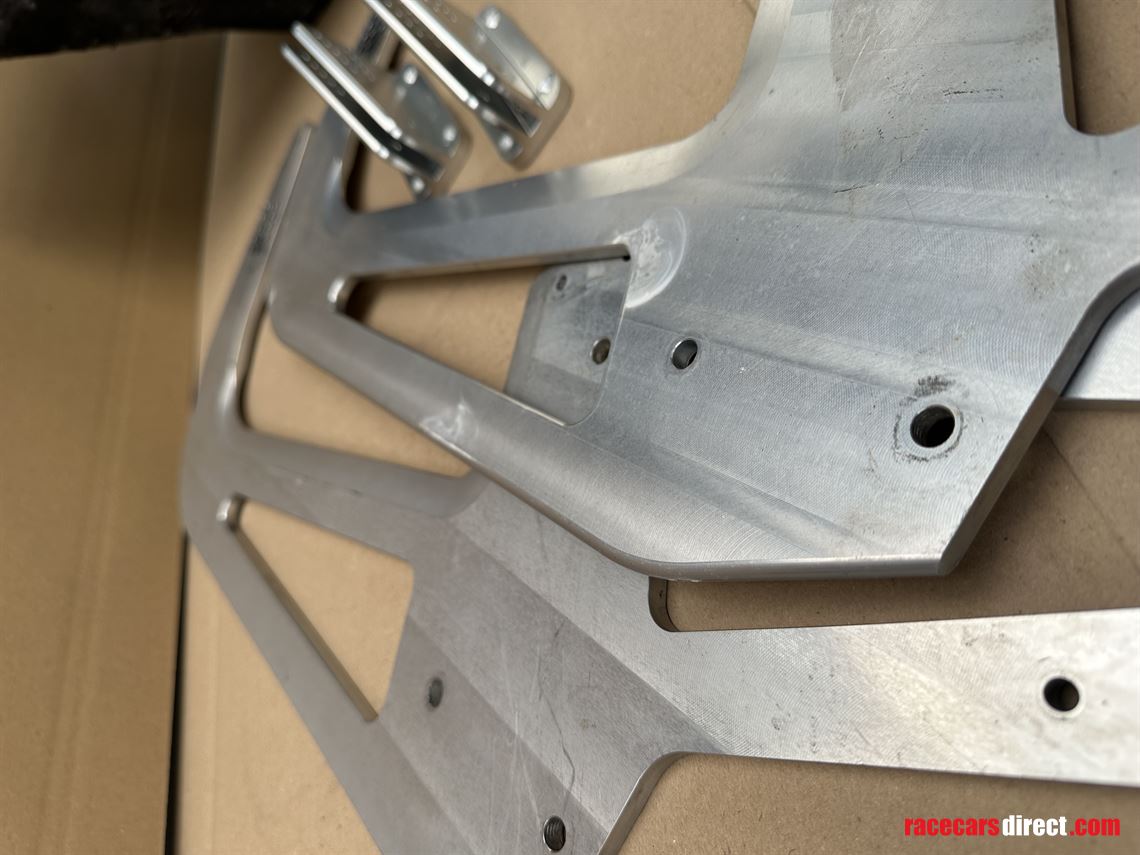 genuine-lamborghini-gt3-rear-wing-supports