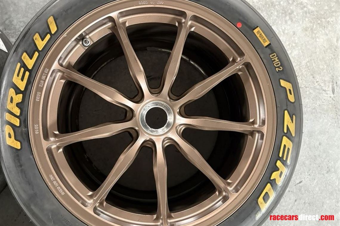 audi-r8-lms-gt2-wheel-set-barely-used