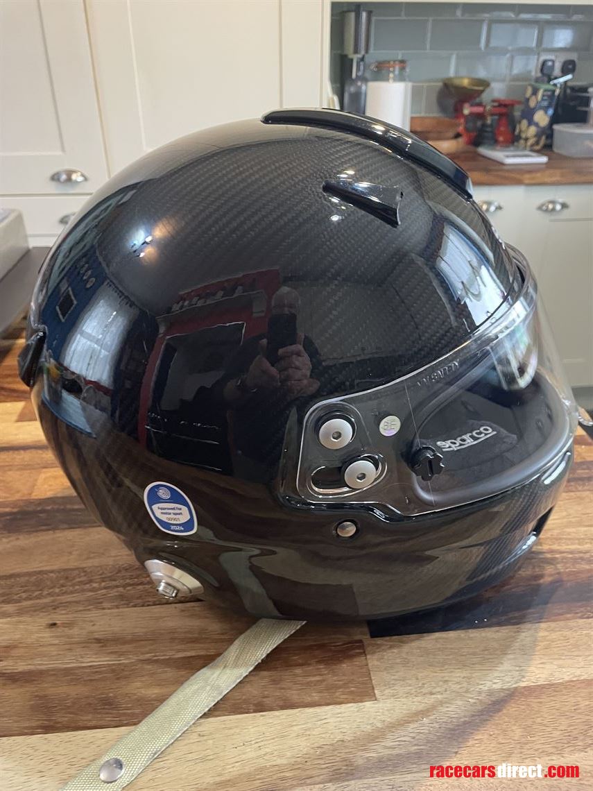 sparco-carbon-helmet-hans-device-and-omp-glov