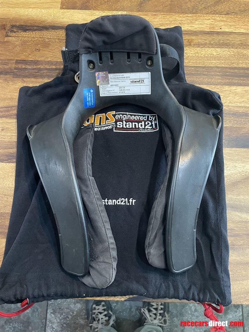 sparco-carbon-helmet-hans-device-and-omp-glov