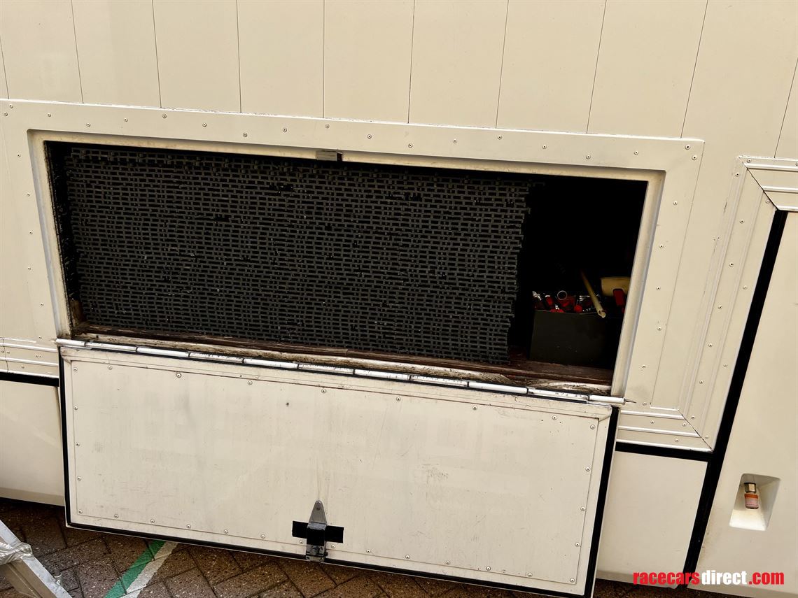racetrailer-w-kitchen-6-bedroom-ac-full-equip