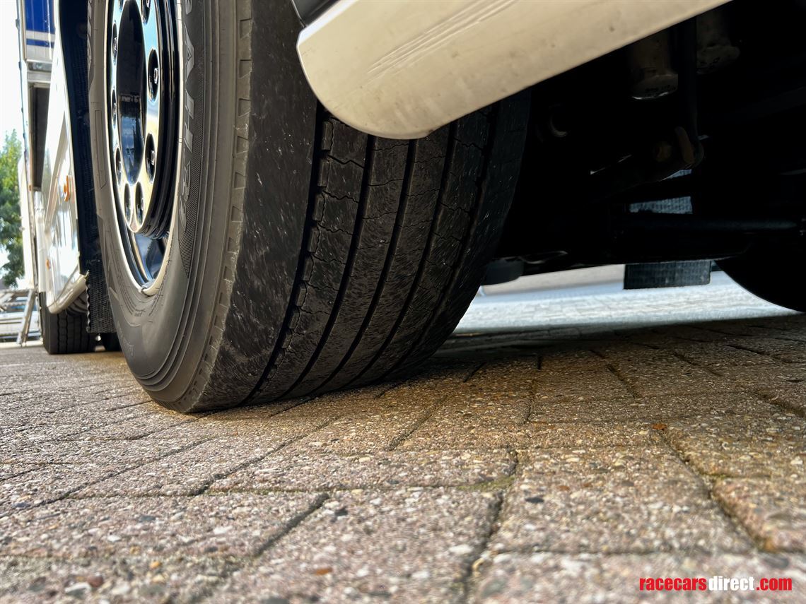 racetrailer-w-kitchen-6-bedroom-ac-full-equip