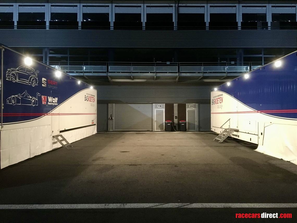 racetrailer-w-kitchen-6-bedroom-ac-full-equip