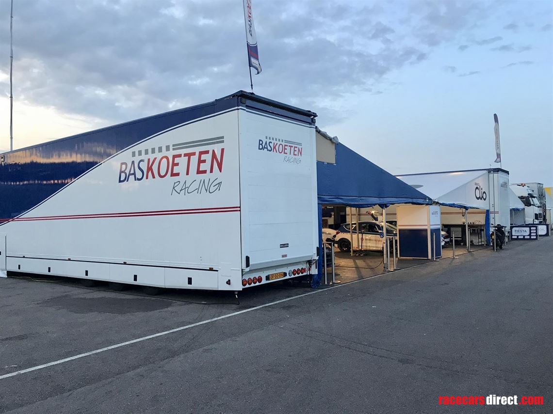 racetrailer-w-kitchen-6-bedroom-ac-full-equip