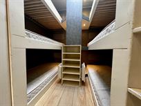 racetrailer-w-kitchen-6-bedroom-ac-full-equip