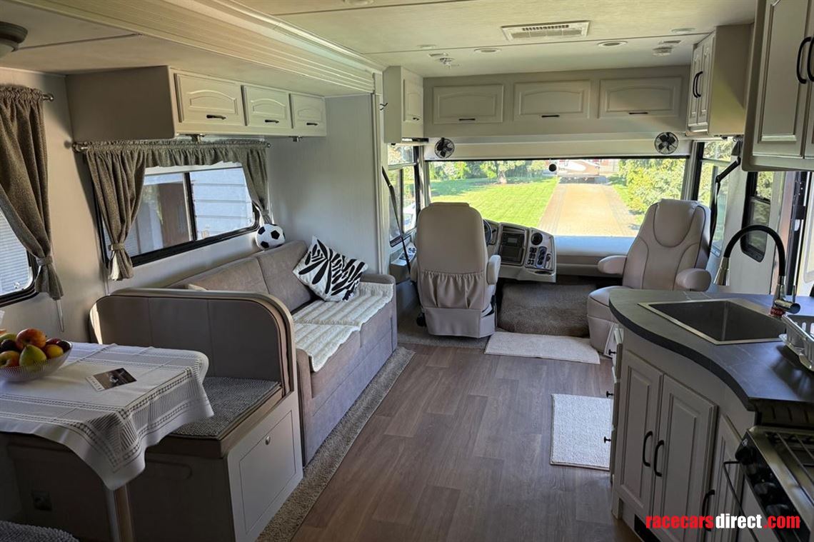 for-sale-rv-motor-home-by-ford-coachman-like