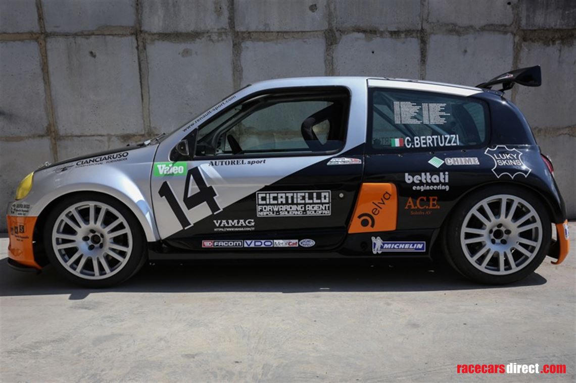 renault-clio-3000-v6-trophy
