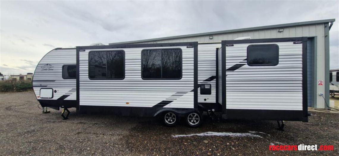 race-accomodation-trailers-over-50-in-stock