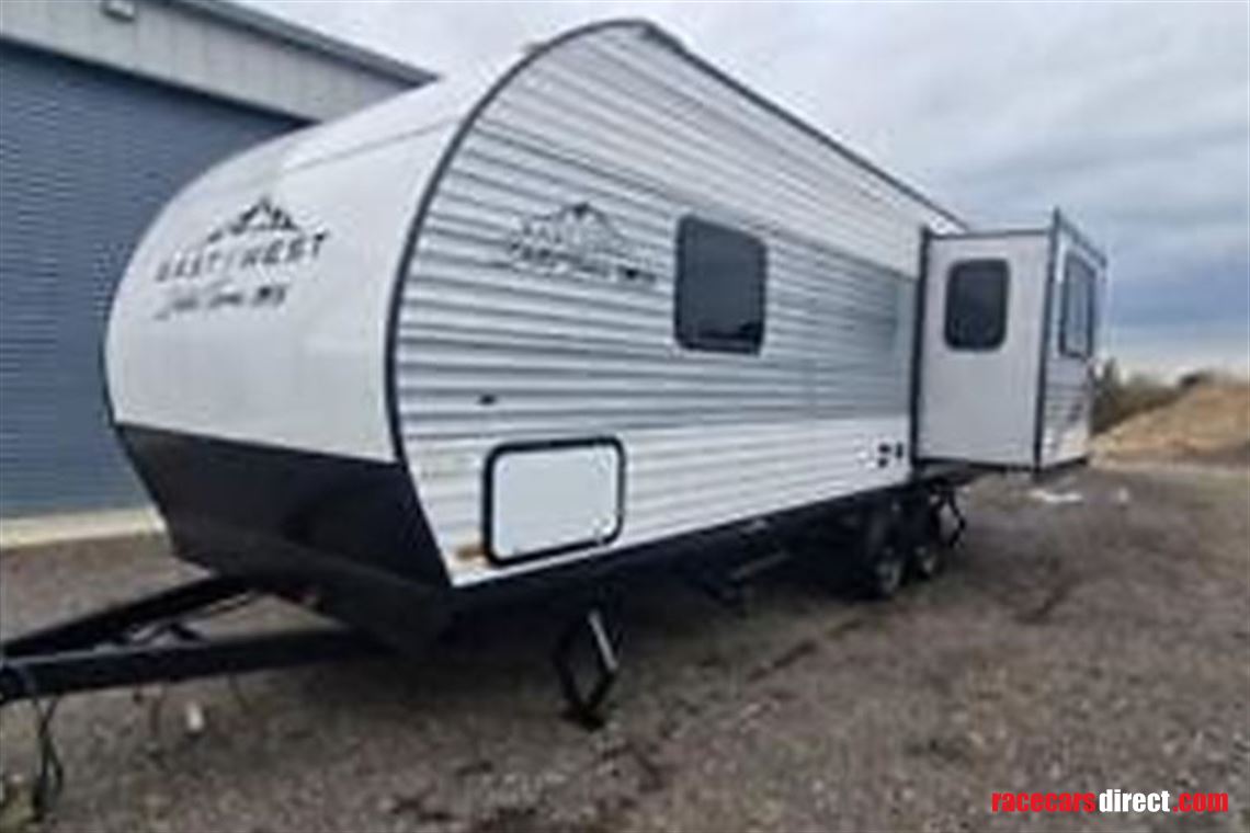 race-accomodation-trailers-over-50-in-stock