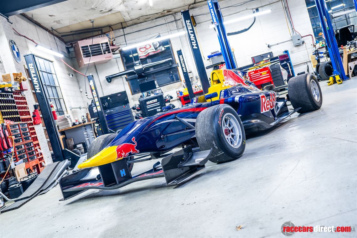 2014-dallara-gp313-w-extensive-spares-package