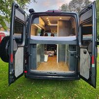 campervan-man-tge-3140-crafter